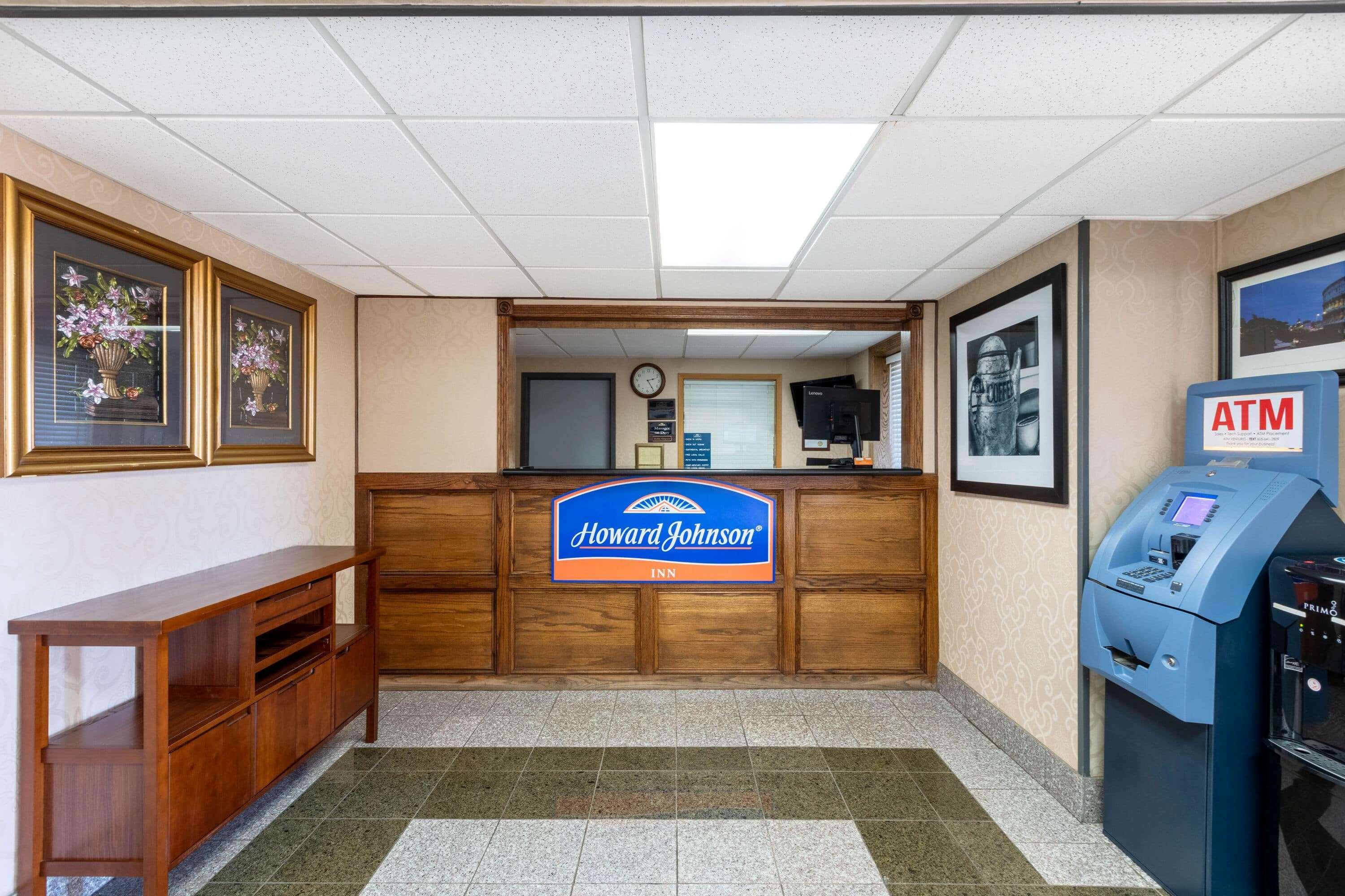 Howard Johnson By Wyndham Gillette Exterior photo