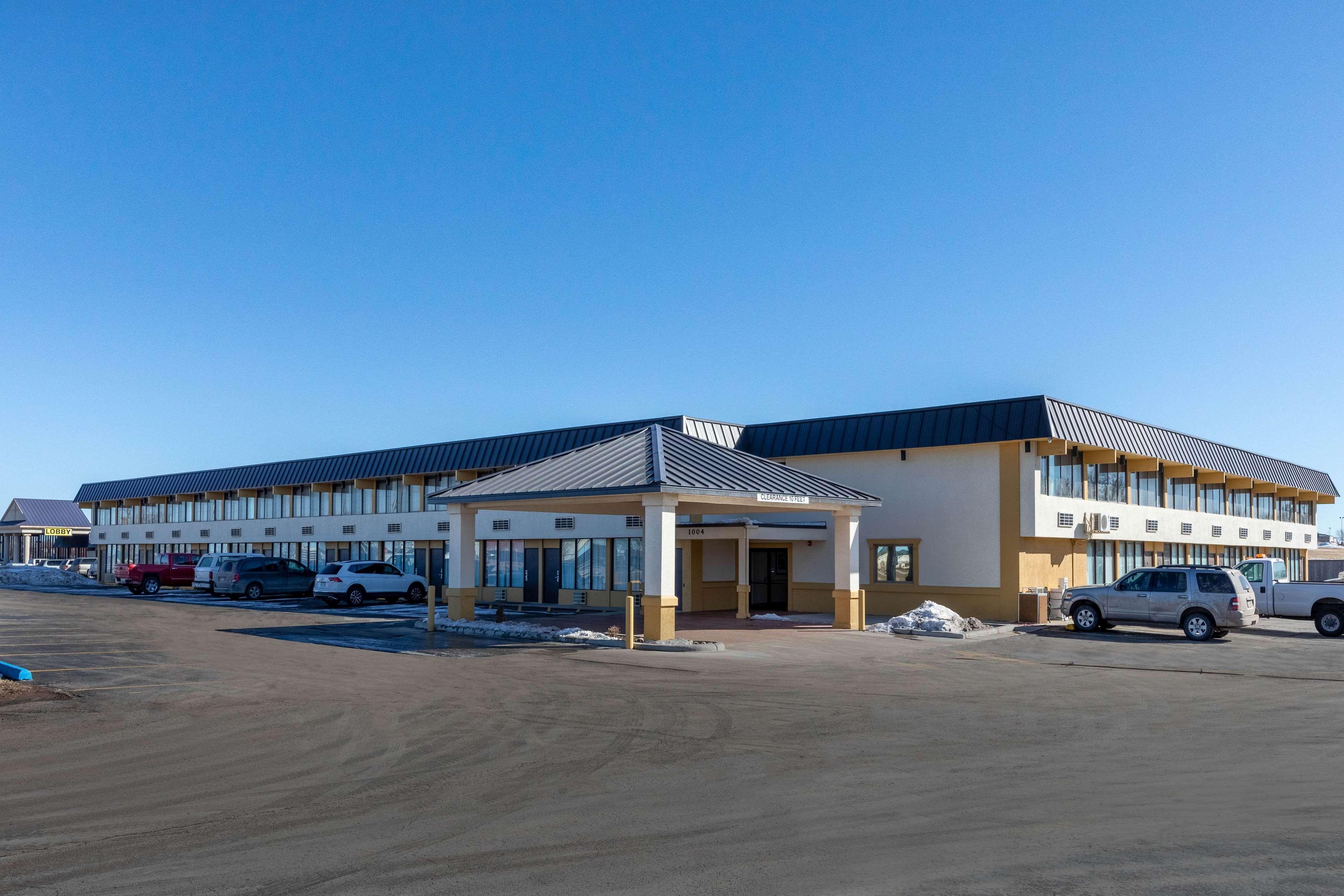 Howard Johnson By Wyndham Gillette Exterior photo